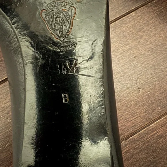 Gucci Black Leather Pointed Flats with Gold Button Accent - Picture 3 of 4